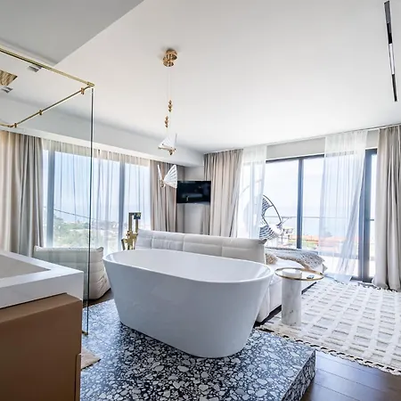 Alikanto 5 Bedrooms 5 Bathrooms Luxury House With Pool