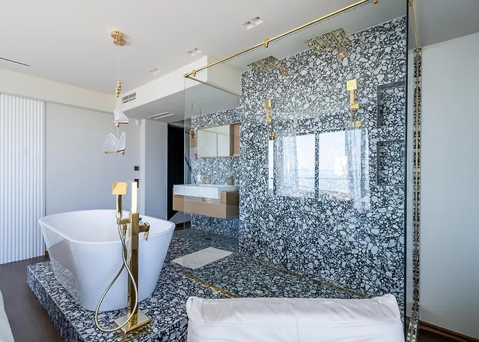 5 Bedrooms 5 Bathrooms Luxury House With Pool Villa *