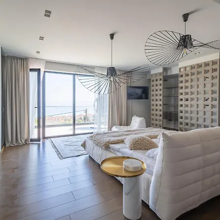 Alikanto 5 Bedrooms 5 Bathrooms Luxury House With Pool Villa *
