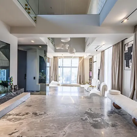 5 Bedrooms 5 Bathrooms Luxury House With Pool *