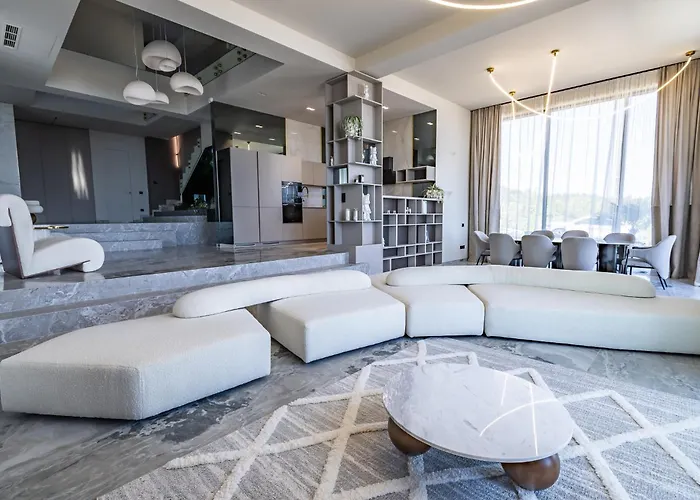 5 Bedrooms 5 Bathrooms Luxury House With Pool Villa