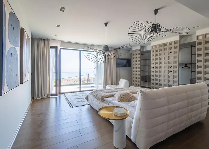 5 Bedrooms 5 Bathrooms Luxury House With Pool Villa *