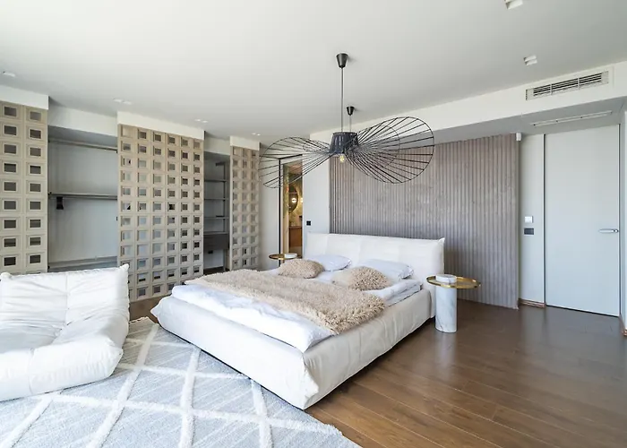 5 Bedrooms 5 Bathrooms Luxury House With Pool Polychrono