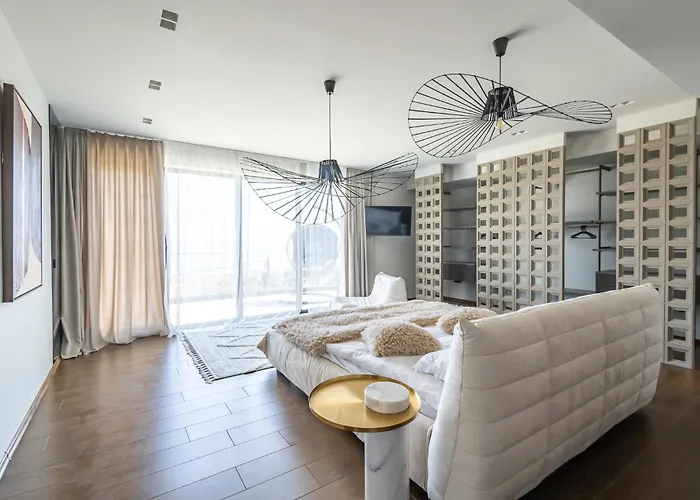5 Bedrooms 5 Bathrooms Luxury House With Pool Villa *